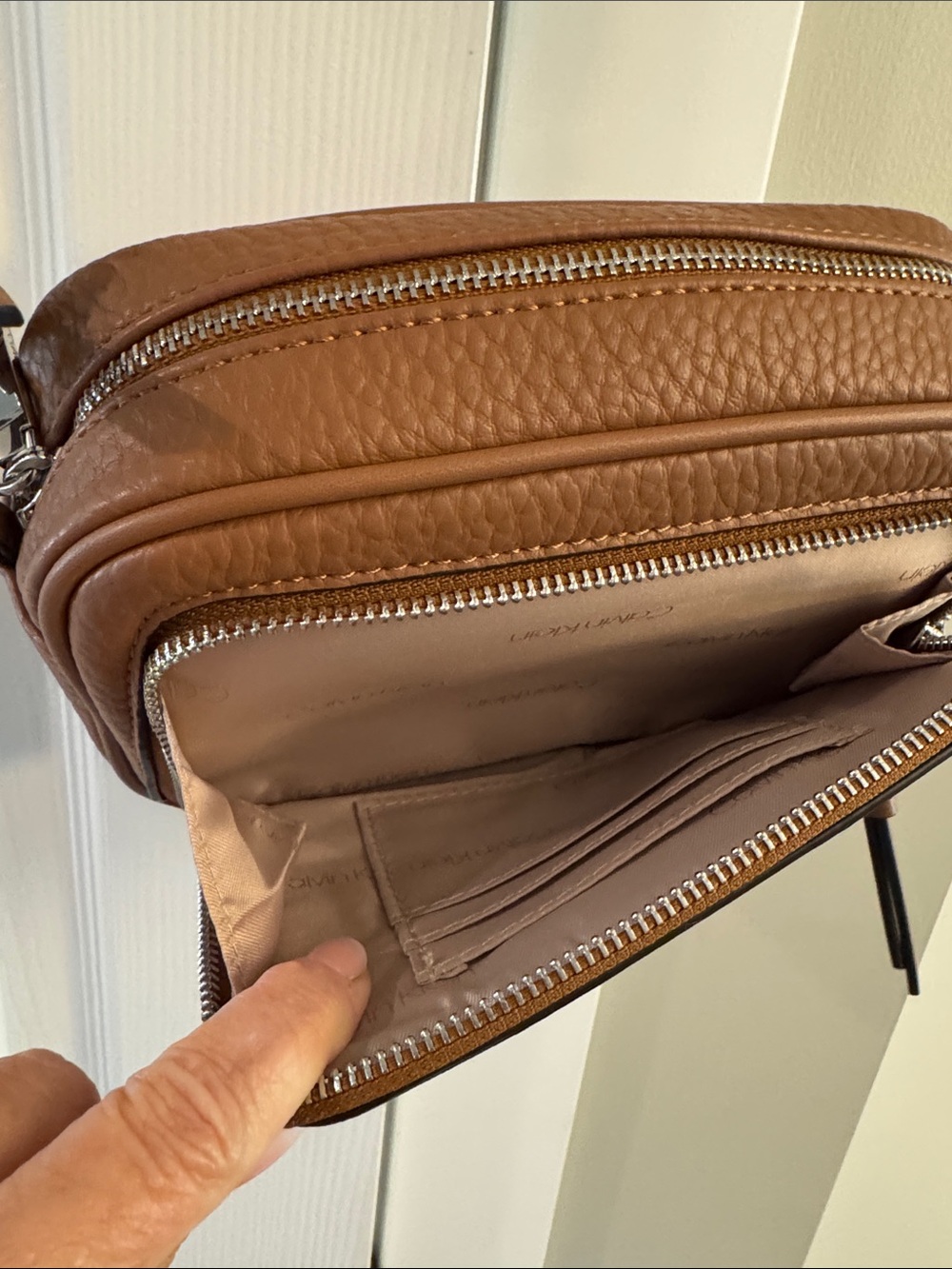Calvin Klein Tan Pebble PU Leather Crossbody Camera Bag with Adjustable Strap - Picture 3 of 8